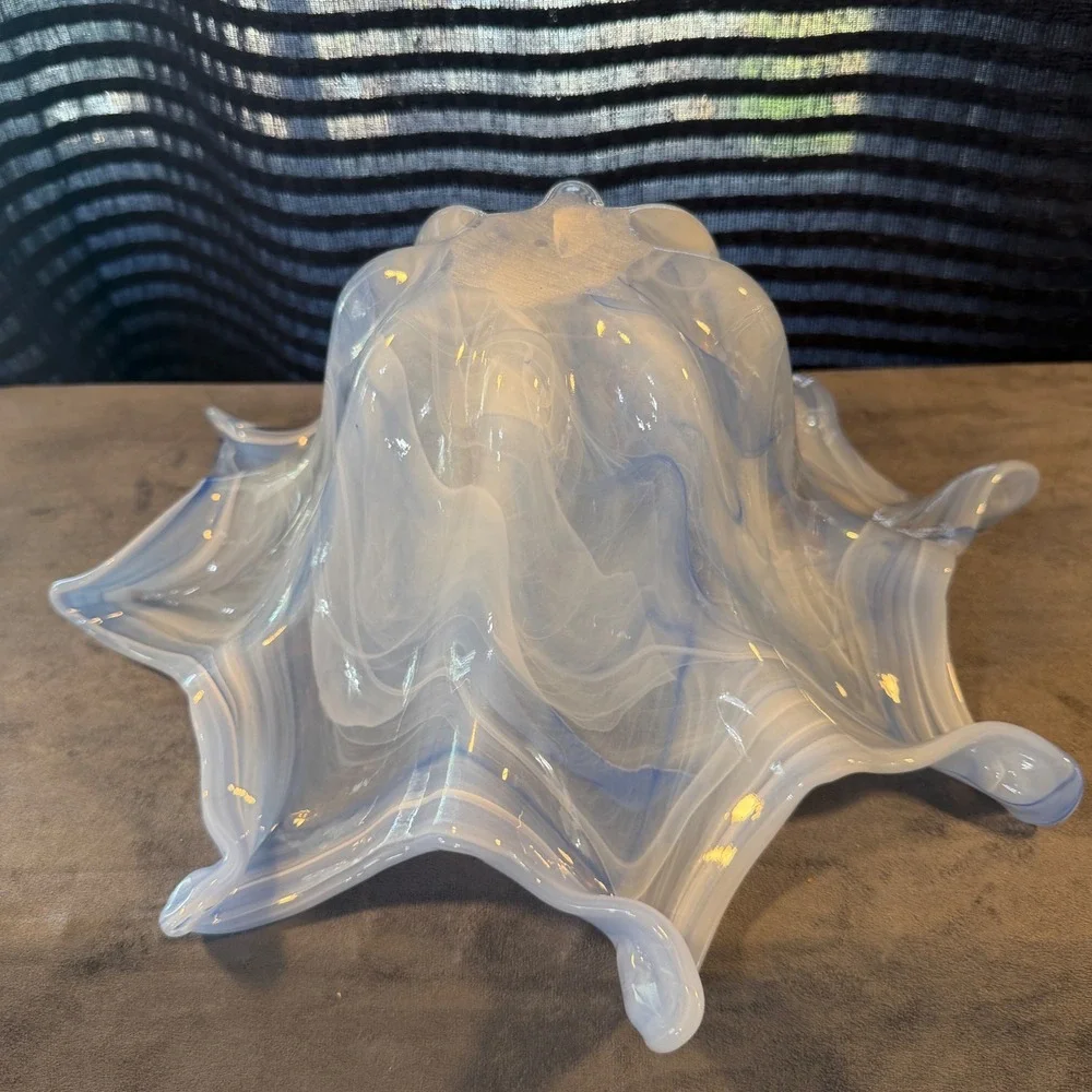 Vintage‎ Blue White Hand Blown Ruffled Handkerchief Art Glass Centerpiece Bowl